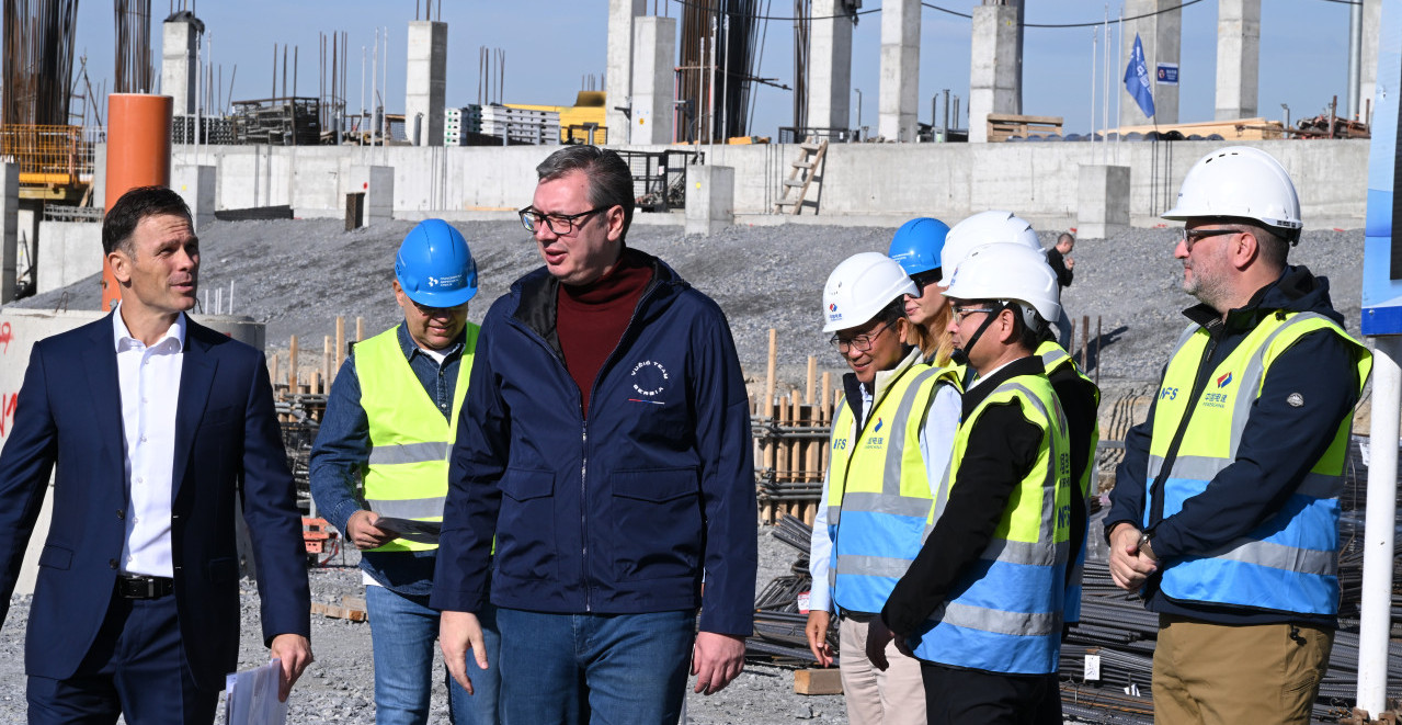 VUČIĆ OBIŠAO GRADILIŠTE NACIONALNOG STADIONA I OTKRIO: Promoteri Ekspa biće najveće svetske zvezde - besplatno! (VIDEO)