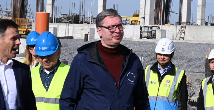 VUČIĆ: MOJE IZVINJENJE JE BILO ISKRENO Predsednik odgovorio na provokaciju, pa pomenuo izbore