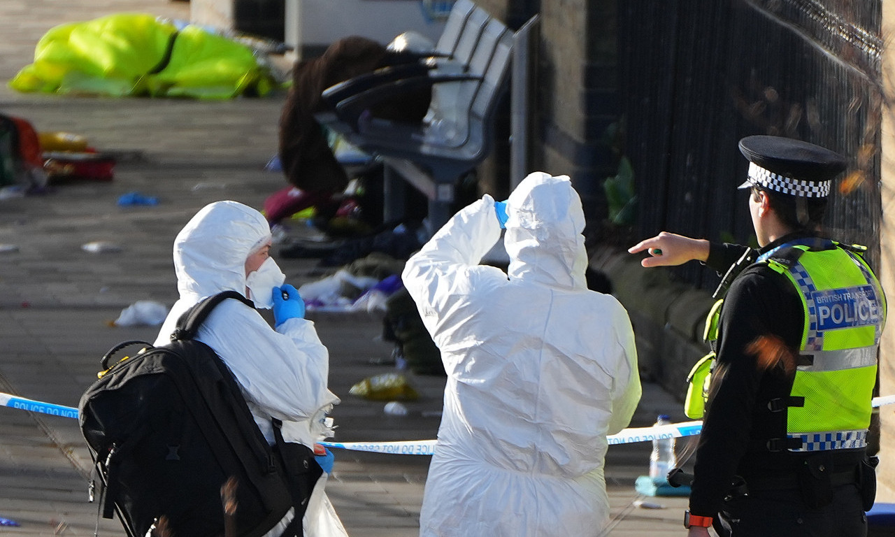 NOVI DETALJI MASOVNOG UBADANJA U VOZU Povređeno 11 ljudi, napadač u Engleskoj uzvikivao samo dve reči (FOTO+VIDEO)