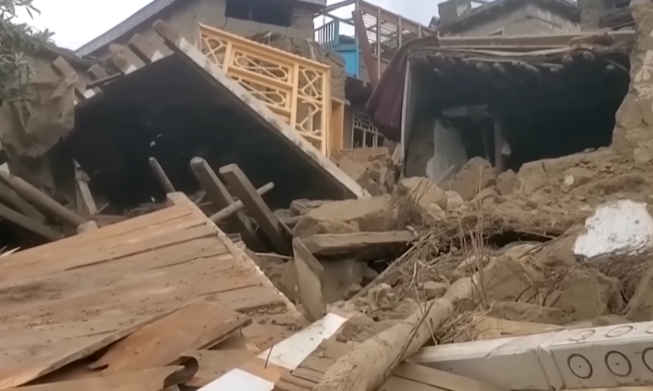 STRAVIČAN POTRES U AVGANISTANU Desetine mrtvih, stotine povređenih, oštećena čuvena Plava džamija (VIDEO)