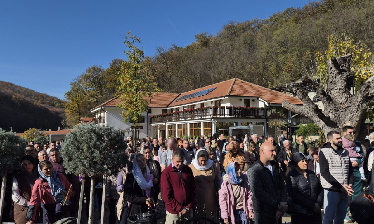 ČUDO U MANASTIRU TUMANE Ovako su dočekane mošti Svetog Gavrila Gruzijskog, vernici u molitvi i suzama radosnicama