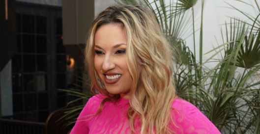 ZAVIRITE U LUKSUZNI DOM RADE MANOJLOVIĆ OD 250.000 EVRA: Pevačica pokazala stan na Voždovcu i 3D zidove!