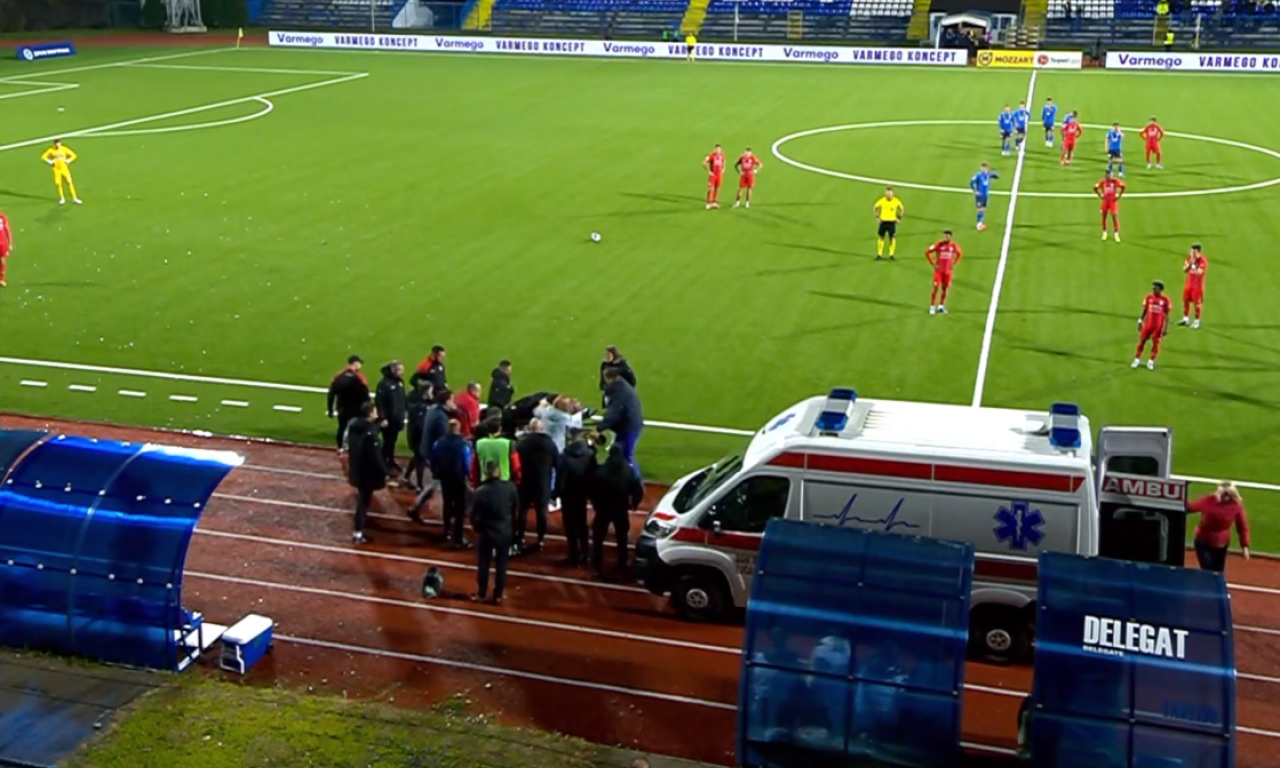 UZNEMIRUJUĆ SNIMAK Trener Radničkog srušen pored terena, Hitna pomoć intervenisala ali mu nije bilo spasa (VIDEO)