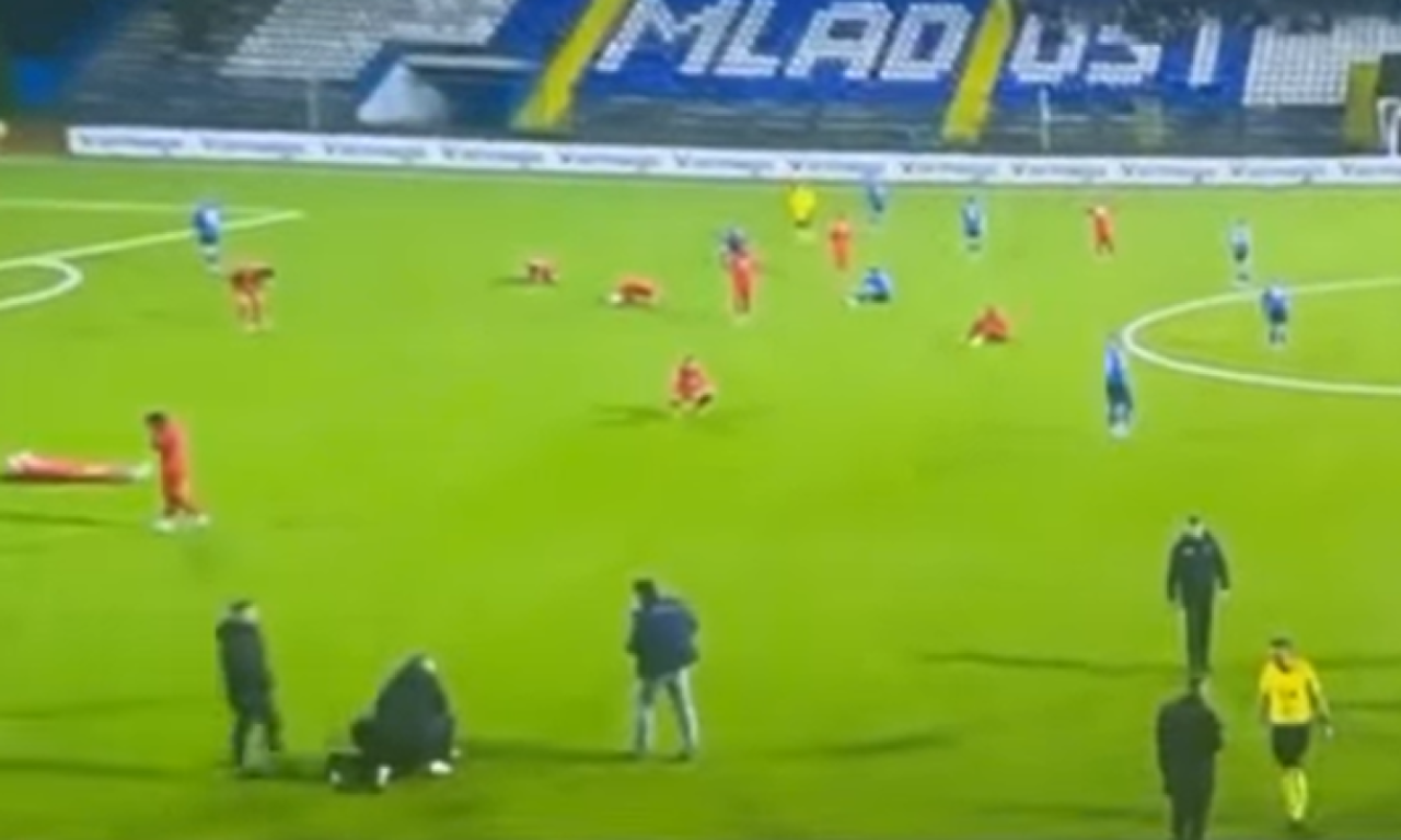 OVO JE TRENUTAK KADA JE IGRAČIMA STIGLA VEST DA JE ŽIŽOVIĆ PREMINUO: Pogledajte jeziv prizor na terenu! (VIDEO)