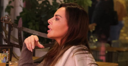 SONJU VUKSANOVIĆ SMO UHVATILI NA SKRIVENOM MESTU: Šta je šaputala prijateljici? (FOTO)