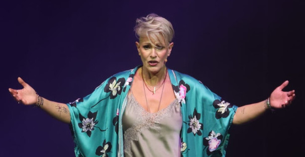 TIJANA DAPČEVIĆ ODRŽALA STAND-UP! Evo ko je došao od poznatih (FOTO)