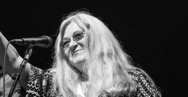 PREMINULA LEGENDARNA PEVAČICA: Proslavila se u kultnom bendu