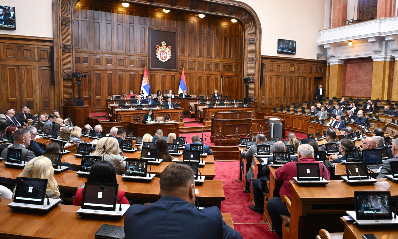POSLANICI O GENERALŠTABU, DIJANI HRKI, OBRAZOVANJU... Pogledajte kakva je "atmosfera" u Skupštini danas (VIDEO)