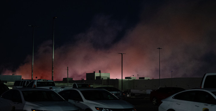 JEZIVI SNIMAK IZ NJUJORKA: Avion se zaleteo pistom i razmeno vatrogasno vozilo, ima mrtvih (VIDEO)