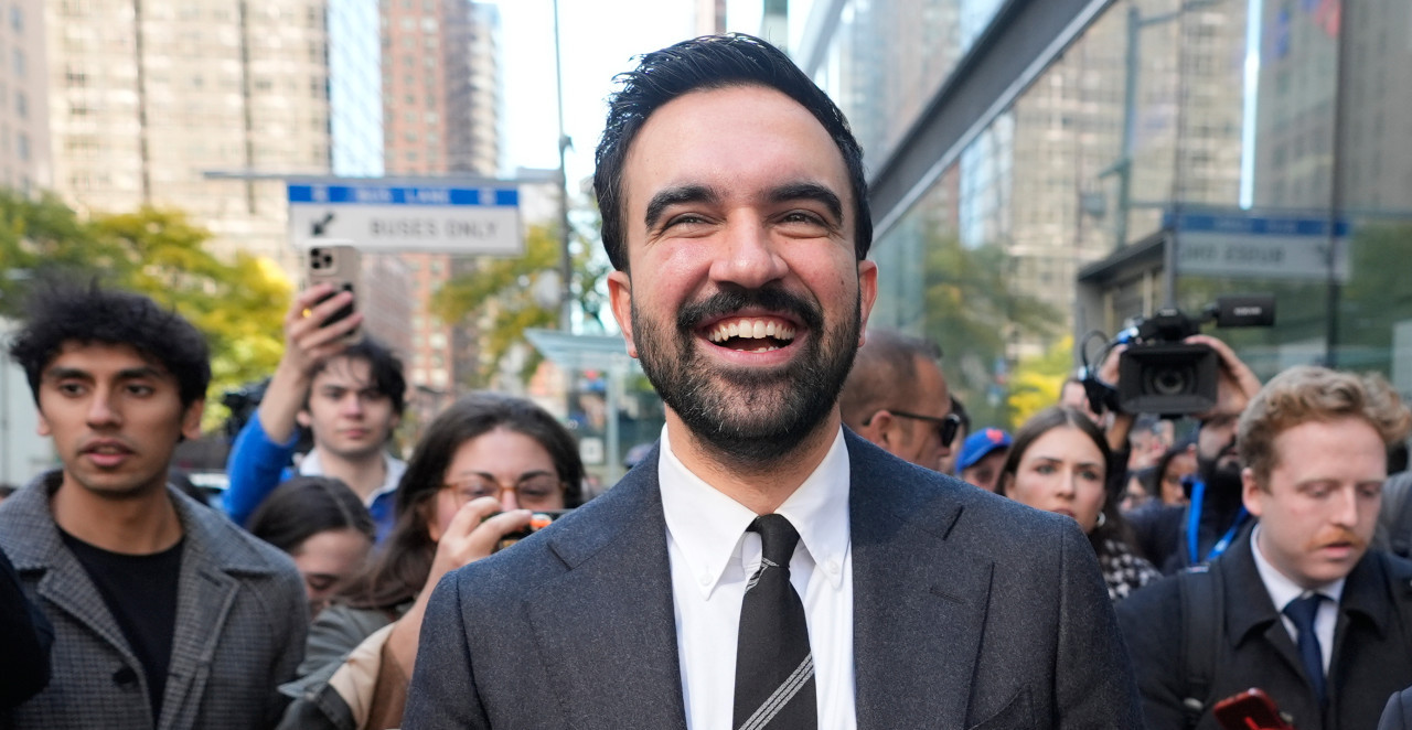 NJUJORK OD SINOĆ VODI IMIGRANT Novi gradonačelnik Zohran Mamdani sin je Mire i Mahmuda, bio je reper pa ušao u politiku