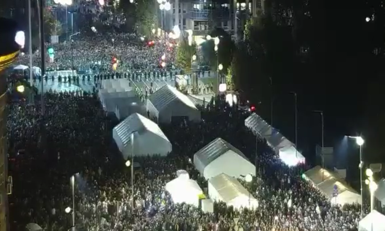 SAOBRAĆAJNI KOLAPS U BEOGRADU Vozila mile na mostu na Adi, saobraćaj otežan na svim glavnim pravcima (FOTO)