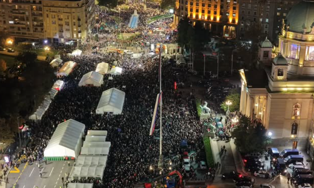 PONOSAN NA SRBIJU Oglasio se predsednik Vučić povodom dočeka Srba sa KiM i podelio veličanstvenu fotografiju (FOTO)