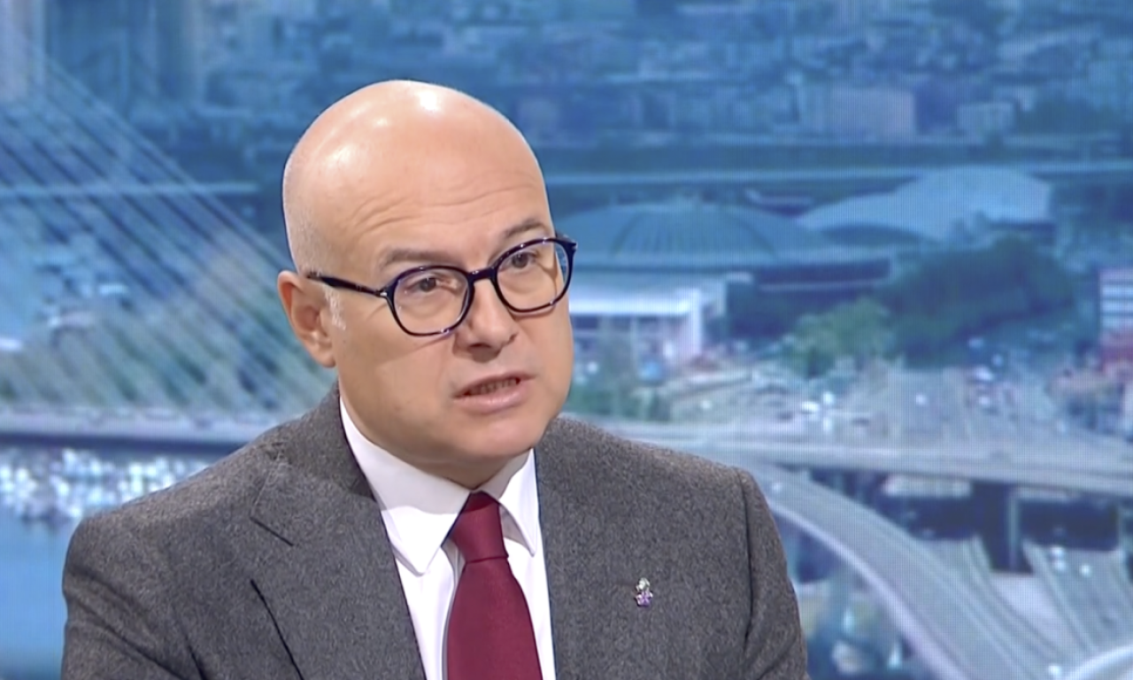 "VITLAJU PIŠTOLJIMA I PRETE LJUDIMA" Vučević o brutalnim blokaderskim pretanjama i nasilju: Bes, histerija i mržnja je jedino što imaju da ponude!