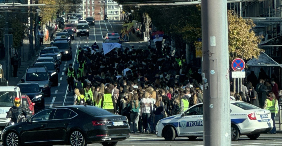 BLOKIRANA SLAVIJA Kolaps saobraćaja u centru Beograda, pogledajte kako vozila "mile" (FOTO/VIDEO)
