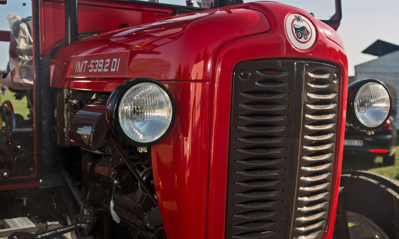 "OVO NEMA NI U BANGLADEŠU" Pogledajte šta je uradio traktorista usred Sjenice, snimak za nevericu (VIDEO)