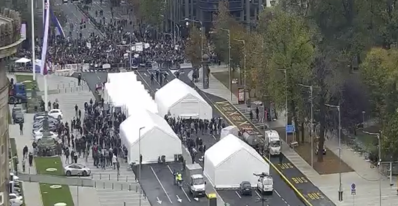 PONOVO OKUPLJANJE ISPRED SKUPŠTINE Saobraćaj blokiran, evo šta se trenutno dešava