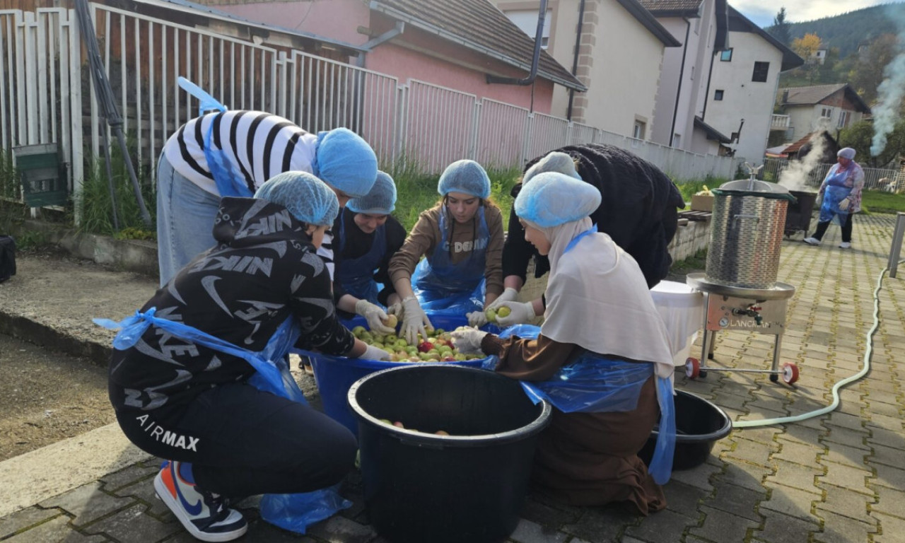 OSNOVNA ŠKOLA KOD PRIJEPOLJA JE KOLEKTIV ZA PRIMER Oko 300 đaka prerađuje voće i povrće, a imaju i jedan novi proizvod (FOTO)