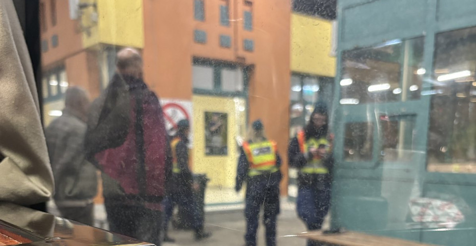 ŠTA SE DEŠAVA SA FOLKLORAŠIMA IZ SRBIJE? Zaglavljeni na granici 14 sati, stigli novi snimci - evo gde su sada VIDEO