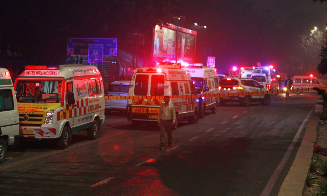 STRAVIČNA EKSPLOZIJA KOD SVETSKE TURISTIČKE ATRAKCIJE Automobil odleteo u vazduh, ima mrtvih (FOTO+VIDEO)