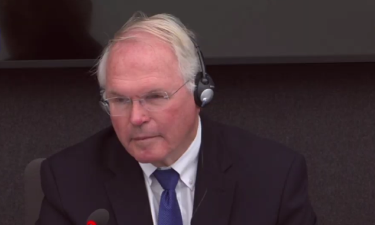 KRISTOFER HIL GOVORIO O MILOŠEVIĆU U HAGU Na svedočenju izneo nove podatke: "Rugovi je susret sa Slobodanom doneo štetu"