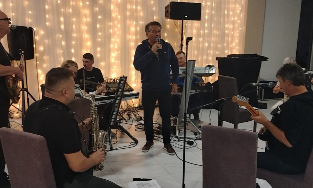 ZAVRŠNE PRIPREME Na poslednjoj tonskoj probi sa Halidom Muslimovićem pred veliki koncert (FOTO+VIDEO)