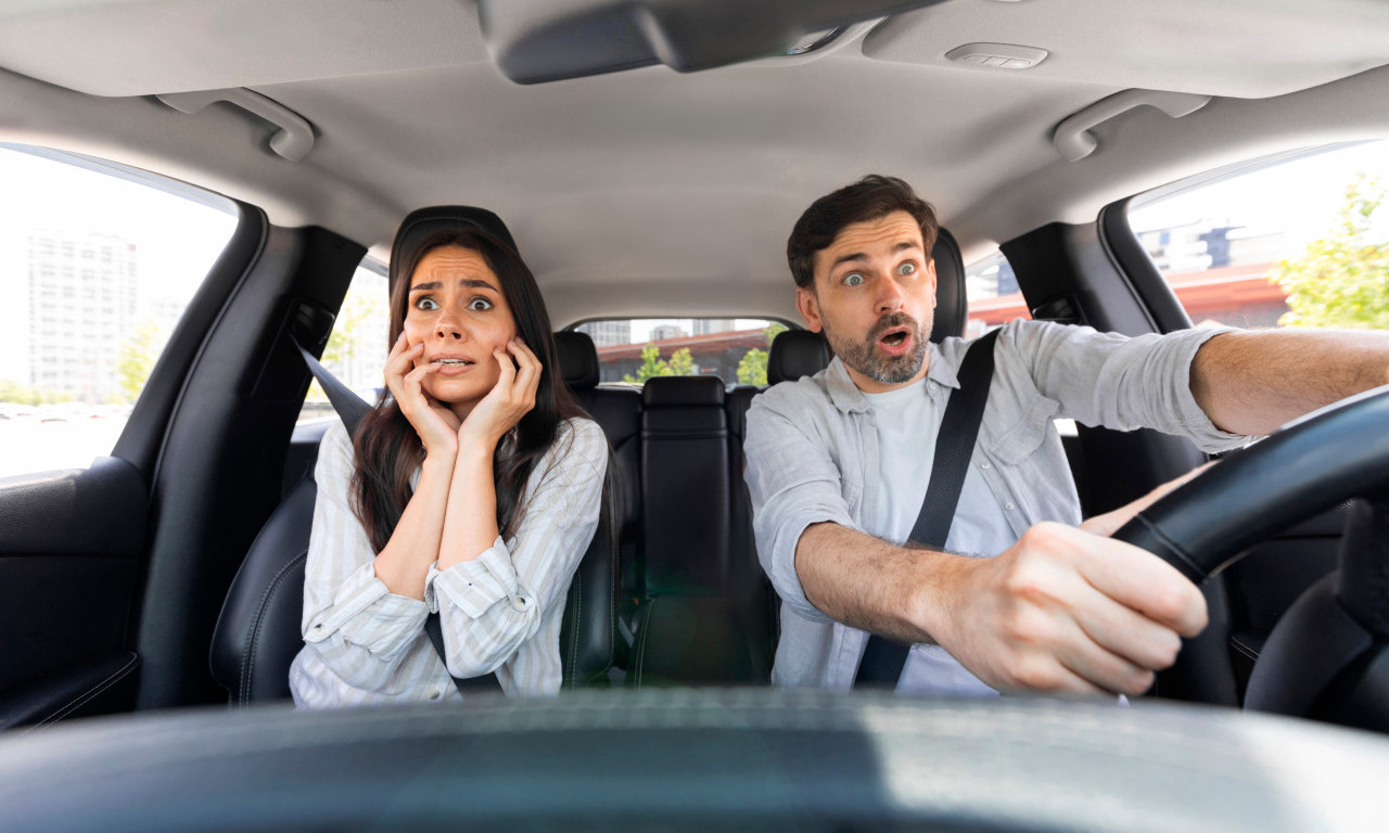 OVO NEMOJTE NIKADA DA RADITE! Kamera zabeležila strašnu scenu tokom vožnje na Borovoj glavi (VIDEO)