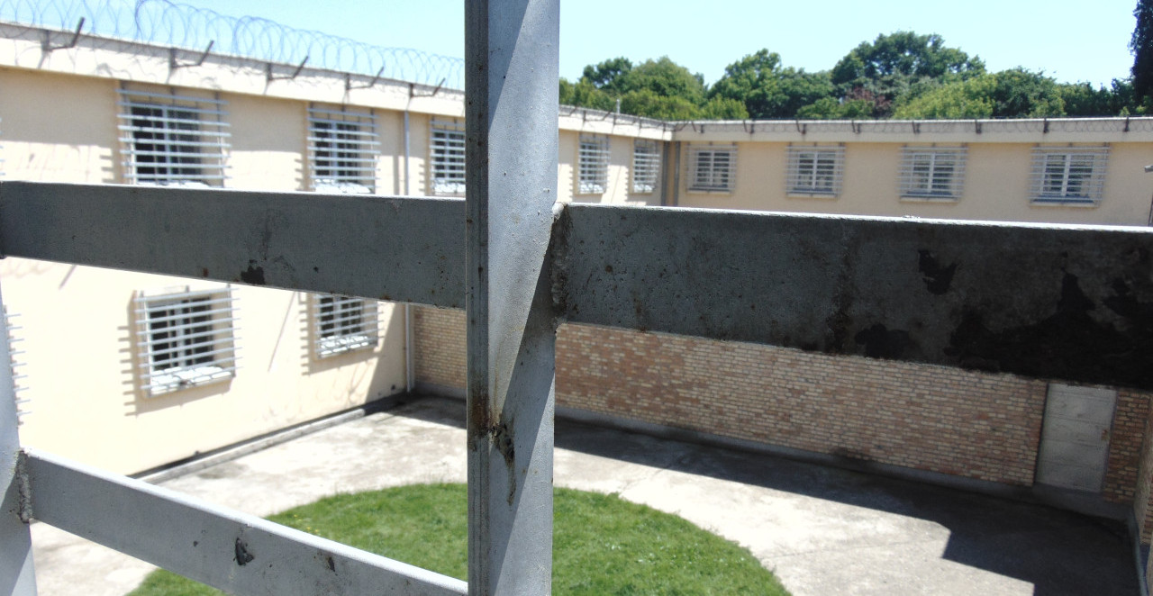 ZAPOSLENI U ZATVORU U NIŠU OD OSUĐENIKA DOBIJAO SKUPOCENE POKLONE Davao mu bolji tretman, a evo šta je tražio zauzvrat