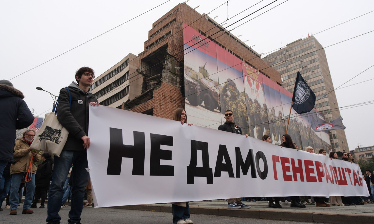 PROTEST ISPRED GENERALŠTABA Saobraćaj blokiran od Nemanjine do Skupštine (FOTO)