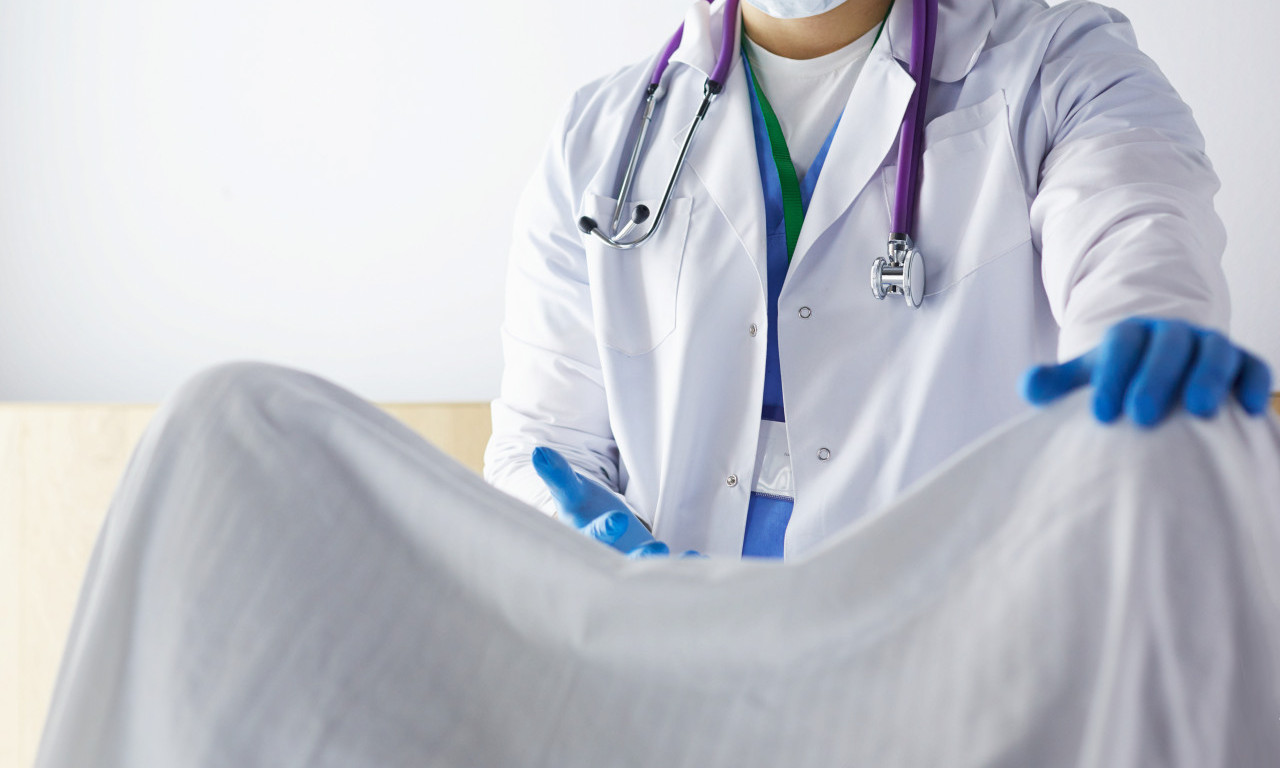 GINEKOLOG TAJNO SNIMAO PACIJENTKINJE TOKOM PREGLEDA Jeziv skandal u Vojsci trese svet