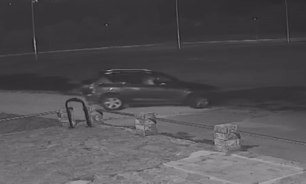 MLADIĆ (20) UNIŠTIO TEREN FK DINARA U KNINU Napravio štetu od skoro 18.200 evra, pogledajte kako je to izveo (VIDEO)