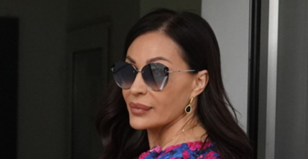 CECA ZAPALILA SNIMANJE „ZVEZDA GRANDA“: Mini haljina i mrežaste čarape – izgleda kao holivudska diva!