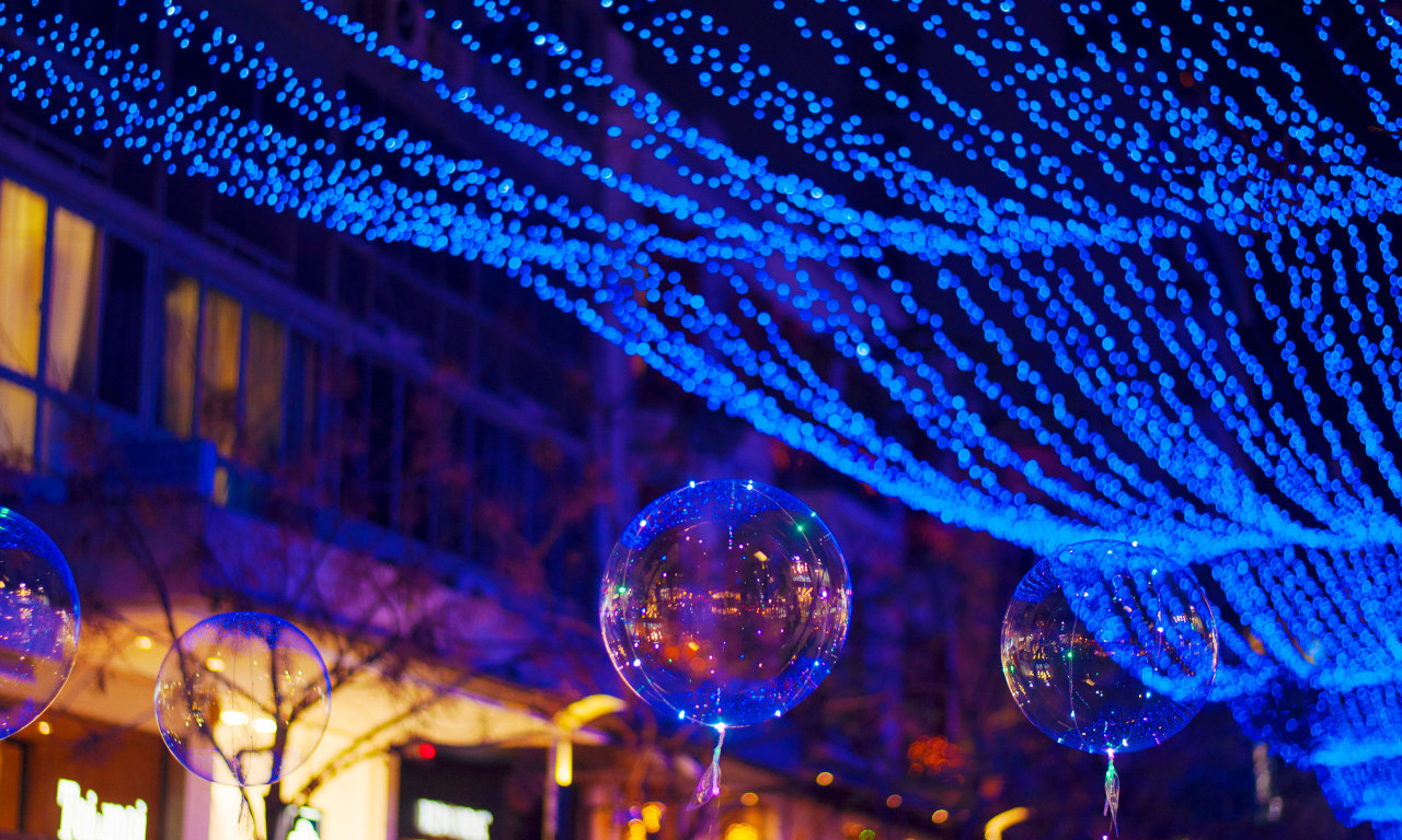 HRVATU ZASMETALI SRBI NA ADVENTU U LJUBLJANI: "Igraju kolo, vidite gde drže srpsku zastavu" (VIDEO)