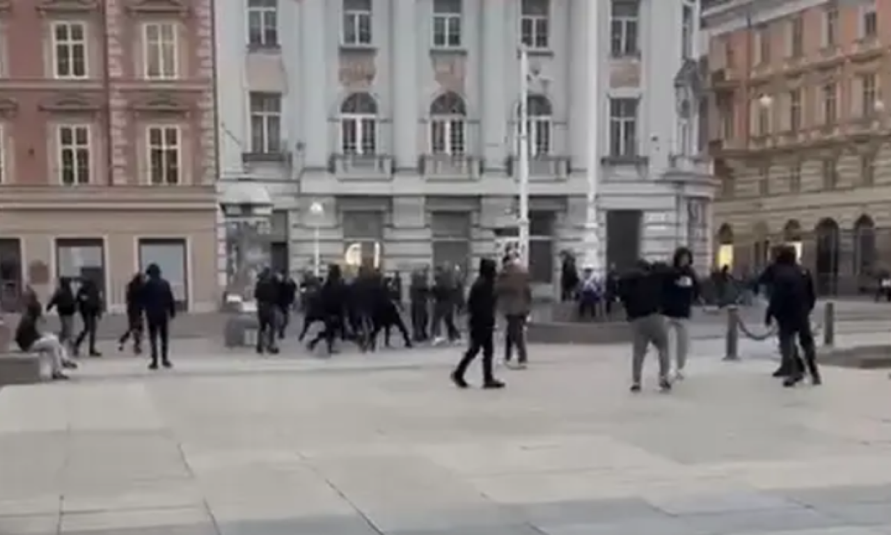 MASOVNA TUČA U CENTRU ZAGREBA Nasred Trga bana Jelačića maskirani huligani napravili haos (VIDEO)