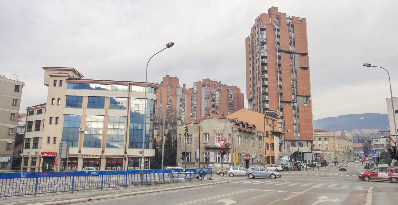 GRADSKI AUTOBUS PROPAO KROZ ASFALT U UŽICU?! Evo šta se stvarno desilo, hitno se oglasilo JKP Vodovod