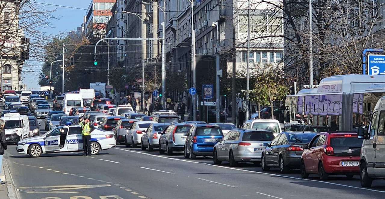 K1 INFO NA LICU MESTA Haos u centru grada, Ulica kralja Milana potpuno zatvorena, vozila stoje u koloni (VIDEO+FOTO)