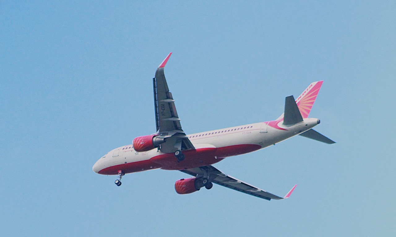 DRAMA NA NEBU! Avion prinudno sleteo zbog pretnje bombom, evakuisano 176 putnika