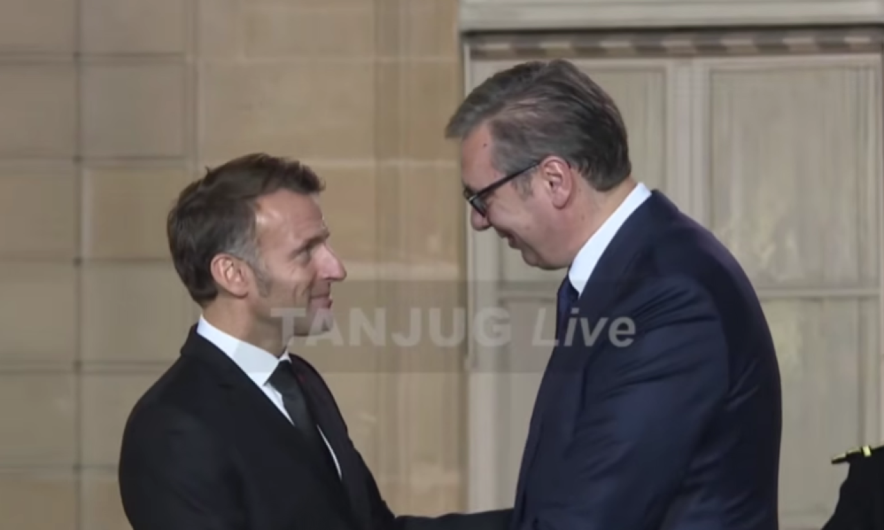 VUČIĆ SVEČANO DOČEKAN ISPRED JELISEJSKE PALATE Sledi radna večera sa Emanuelom Makronom (VIDEO)