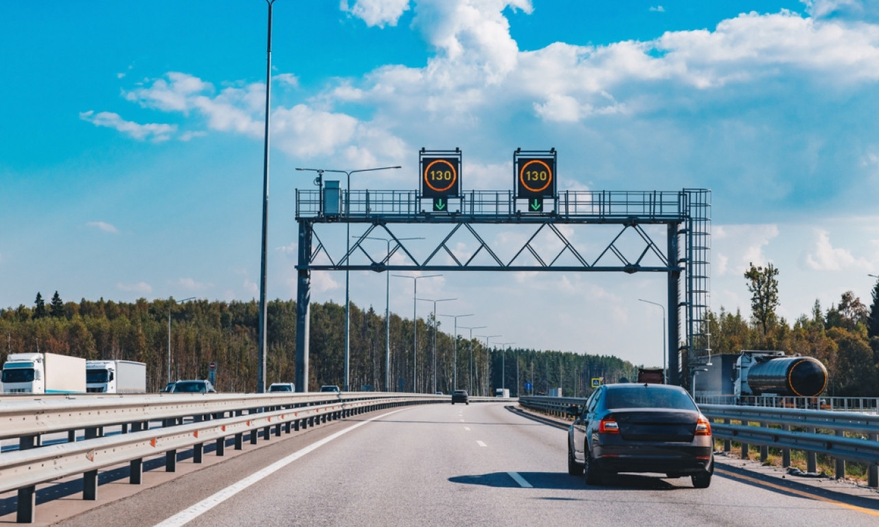 OVO SU TAČNE LOKACIJE GDE SE MERI PREKORAČENJE BRZINE BEZ POLICIJE I RADARA Kazne stižu direktno na kućnu adresu