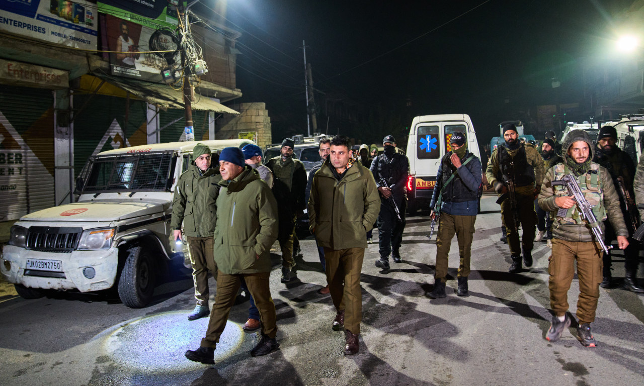 DEVETORO MRTVIH Eksplozija raznela policijsku stanicu u Indiji, tela pronađena 90 metara od mesta nesreće (FOTO)