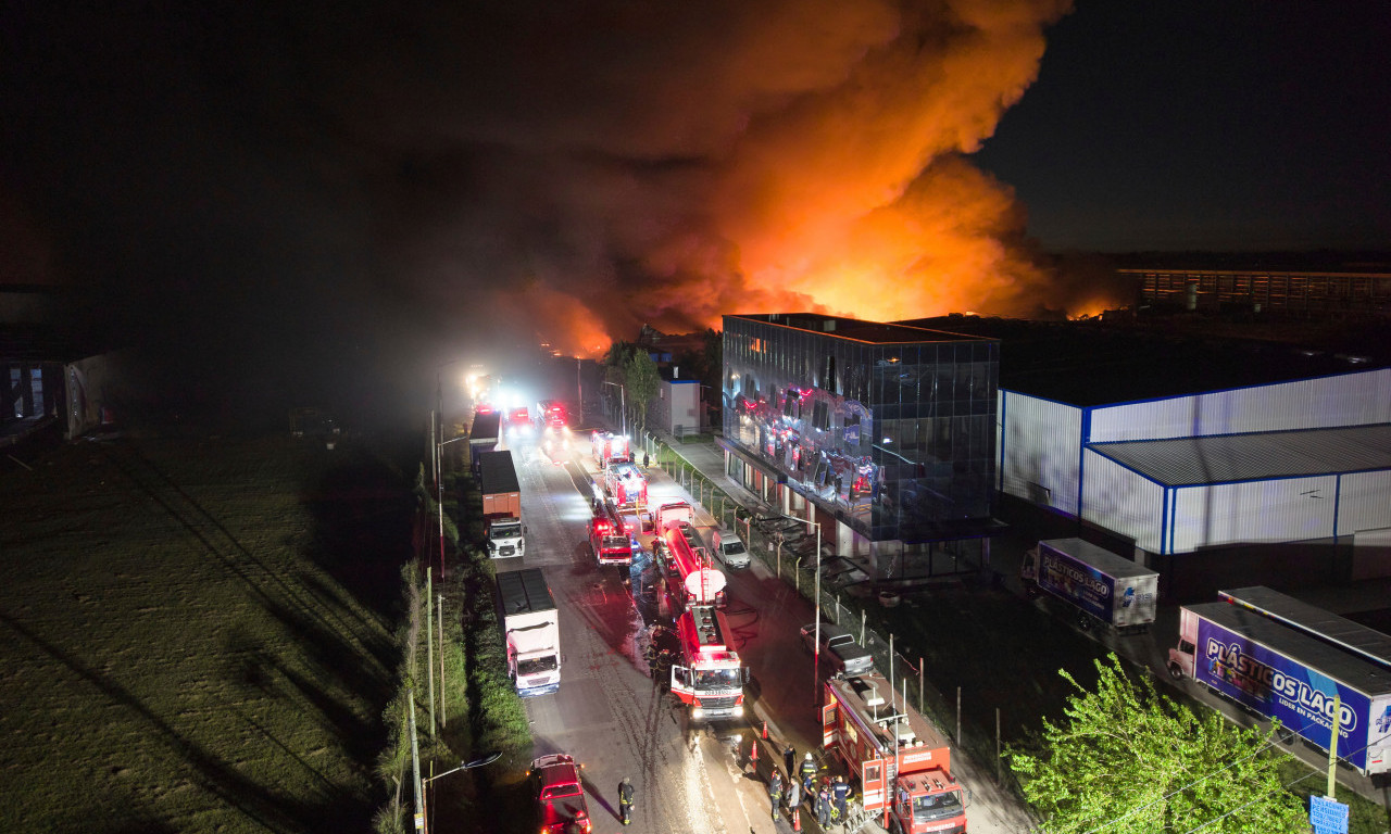 EKSPLOZIJE ODJEKNULE NOVIM SADOM! Buknuo požar, uznemireni građani odmah zvali policiju - evo šta se desilo! (VIDEO)