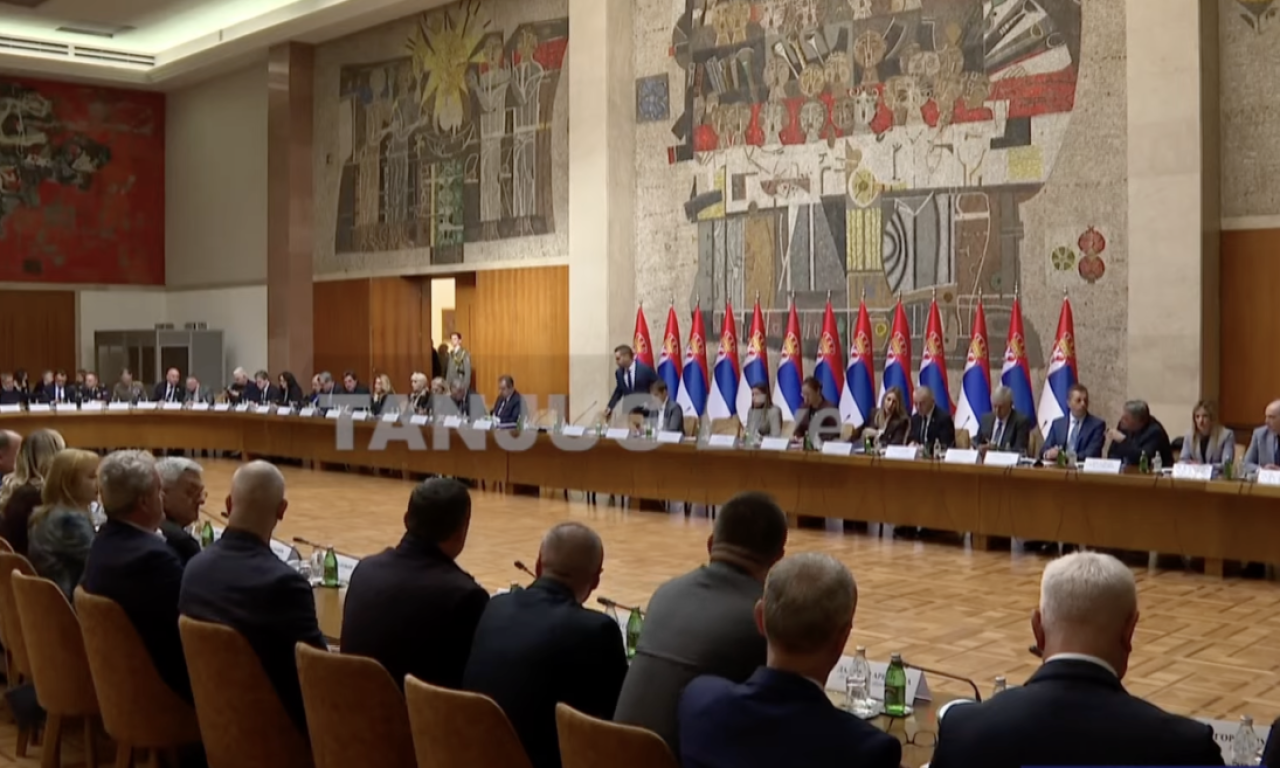 HITNA SEDNICA VLADE SRBIJE O NIS-u Vučić: Sankcije se spovode 37 dana, a niko u Srbiji ništa nije osetio! (VIDEO)