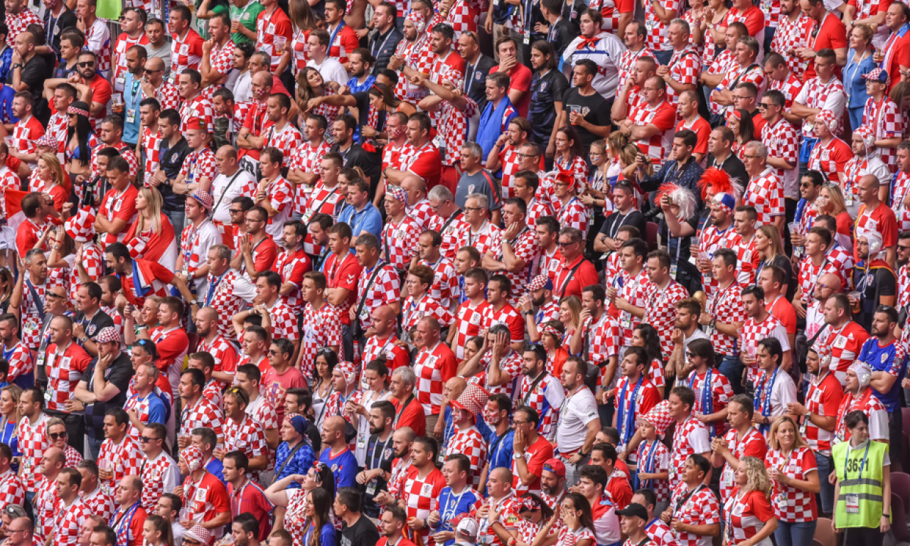 SRAMOTNO! Čak i hrvatski komentator devastiran zbog skandaloznog skandiranja svojih navijača u Podgorici
