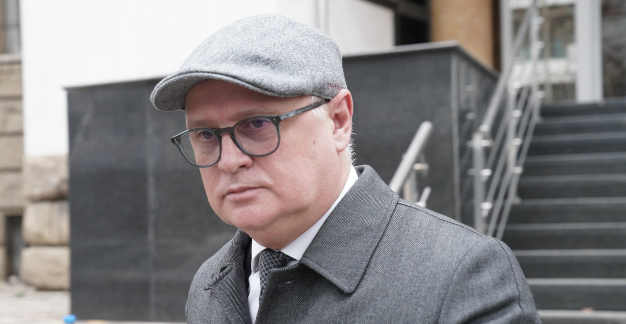 POGLEDAJTE KAKO IZGLEDA GORAN VESIĆ Bivši ministar završio saslušanje (VIDEO)