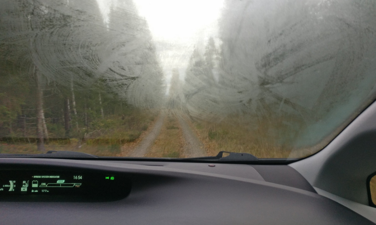 KAKO NAJLAKŠE DA ODMAGLITE STAKLA U AUTOMOBILU? Pročitajte ovo i zahvalite nam se kasnije