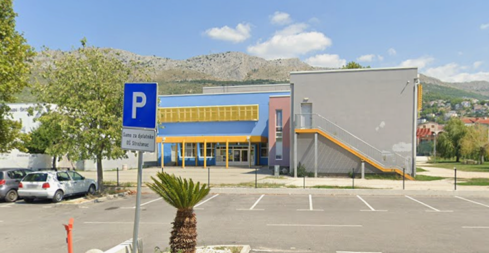 EKSPLOZIJA U OSNOVNOJ ŠKOLI Kamere sve snimile (VIDEO)