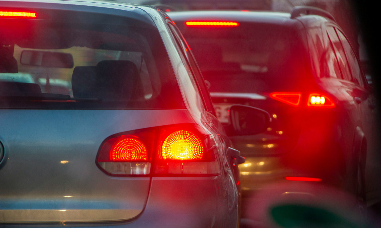 LANČANI SUDAR NA PUPINOVOM MOSTU - ČETVORO POVREĐENIH Obustavljen saobraćaj ka Zemunu