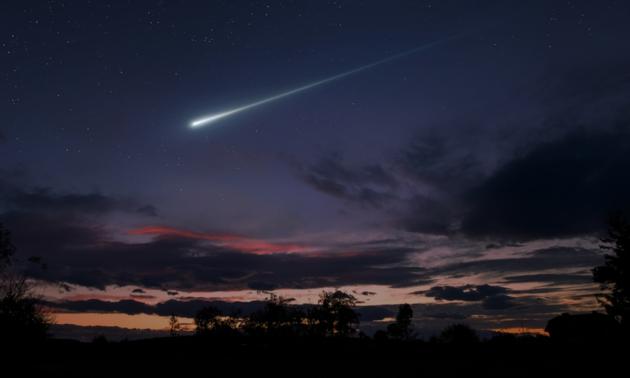 MISTERIOZNI OBJEKAT NA NEBU IZNAD HRVATSKE Nešto &quot;užareno&quot; leti i ostavlja beli trag, evo šta kaže astronom (VIDEO)