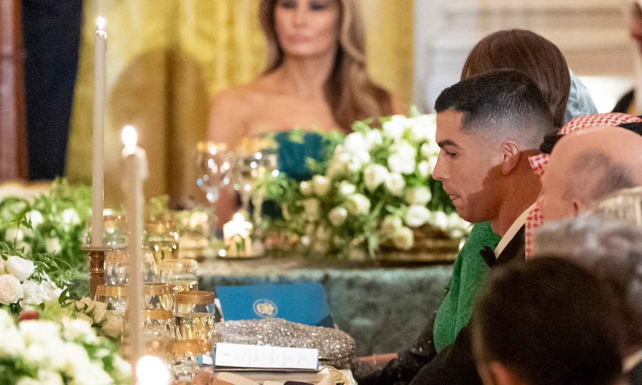 TRAMP UGOSTIO KRISTIJANA RONALDA I ILONA MASKA U BELOJ KUĆI Pogledajte šou u prisustvu velikih faca (FOTO+VIDEO)