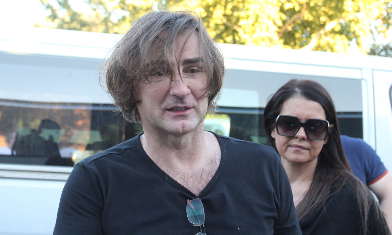 ŽELJKO MITROVIĆ OTKAZIMA ZATVORIO TEATAR I SUSPENDOVAO VODITELJKU: "Da je deda Milisav znao..."