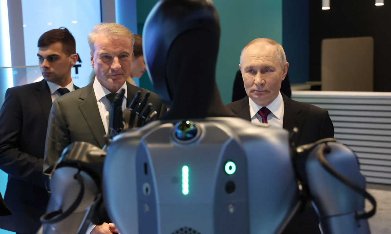 ROBOT SA AI ZAPLESAO PRED PUTINOM Evo gde će biti angažovan i šta mu je rekao predsednik Rusije (FOTO)
